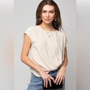 Gilli clothing short sleeve twist tee size small